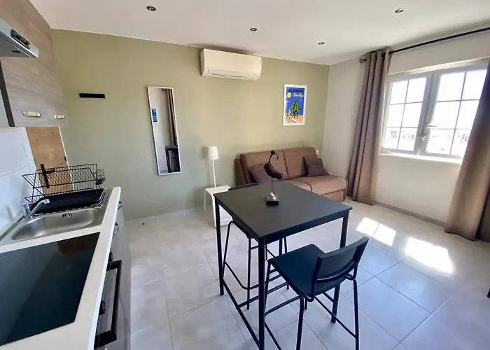 Climatise Centre Du Lavandou, Proche - Fr-1-816-6 * Ле-Лаванду