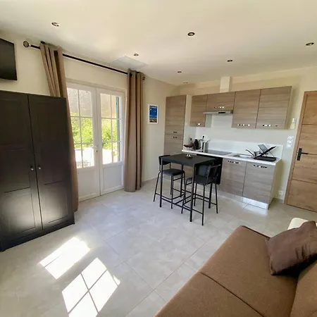 Climatise Centre Du Lavandou, Proche - Fr-1-816-6