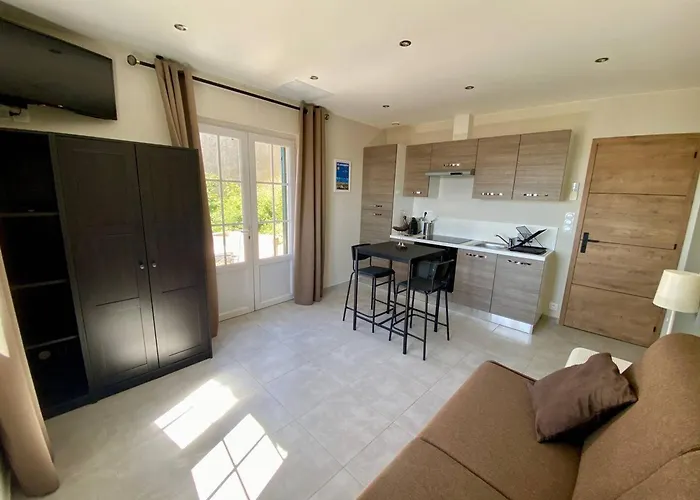 Climatise Centre Du Lavandou, Proche - Fr-1-816-6